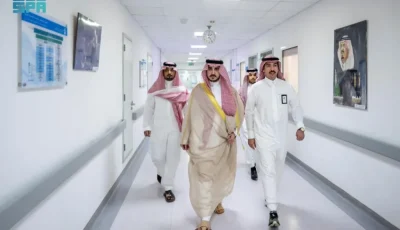 أمير الجوف يزور المعرف عايد الرويلي للاطمئنان على صحته