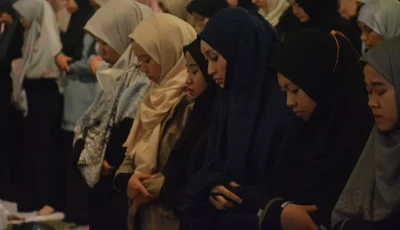 هل يمكن للمرأة أن تؤذن للصلاة؟ .. الإفتاء: بشروط معينة