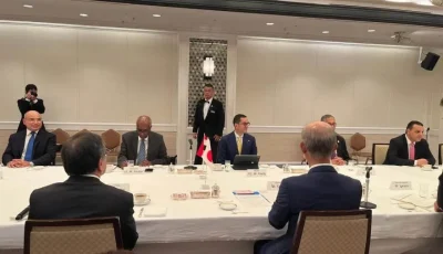 وزير الاستثمار يشارك في اجتماع مائدة مستديرة مع عدد كبير من قادة الأعمال في اليابان