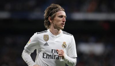 رسميا.. لوكا مودريتش ينضم إلى ميلان حتى عام 2026
