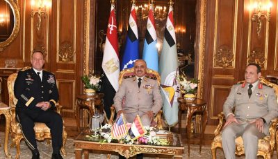 رئيس الأركان يبحث مع قائد القيادة المركزية الأمريكية التطورات الإقليمية