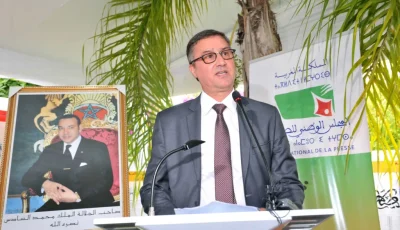 “لجنة المجاهد” تكشف ضعف المؤسسات الصحفية ونقص التكوين وتوصي بإنشاء هيئة للأعمال الاجتماعية.