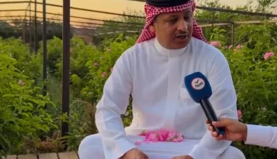 عاشق الجمال.. مزارع يمضي 20 عاما في زراعة النباتات العطرية