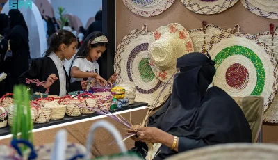 مبادرة عام الحِرف اليدوية 2025 تُشارك في موسم التمور بالدرعية
