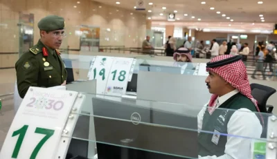 مدير عام الجوازات يتفقد سير العمل في صالات الجوازات في مطار الملك فهد الدولي