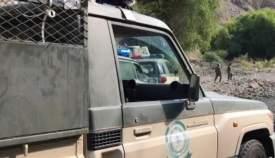 دوريات المجاهدين بجازان تقبض على مخالفين لنظام أمن الحدود لترويجهما مواد مخدرة