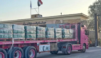 عبور 6 شاحنات إغاثية سعودية جديدة إلى قطاع غزة