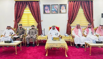 بالصور .. محافظ أبو عريش يناقش الجوانب الأمنية والخدمية مع مشايخ وعرائف المحافظة