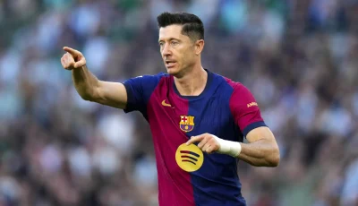 ليفاندوفسكي يحسم مستقبله مع برشلونة!