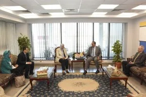 محافظ قنا يناقش مع رئيس جامعة عين شمس فرص التعاون في المجالات التنموية والعلمية