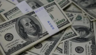 تفاوت سعر الدولار اليوم الخميس خلال منتصف التداولات.. كم يبلغ سعره؟