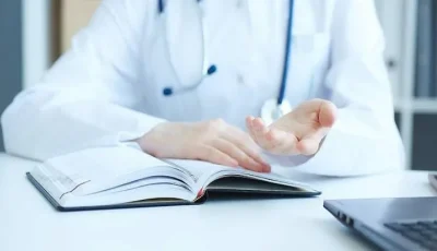 ما هو رأي الدين في أخذ الطبيب جزء من المال مقابل توجيه المرضى لمعامل محددة؟