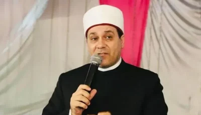 فنانة مسنّة تعاني من “شاليماروفوبيا” وتستخدم هويات مزيفة لتشويه الشخصيات الناجحة.