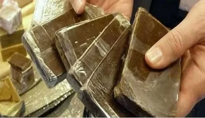 القبض على شخصين لترويجهما الحشيش وأقراصًا خاضعة لتنظيم التداول الطبي بمنطقة الرياض