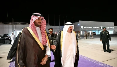 رئيس الوزراء الكويتي يغادر نيوم