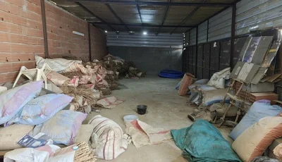أمانة جدة تضبط موقعًا عشوائيًا لتصنيع التبغ وتُتلف قرابة 13 طناً من المضبوطات