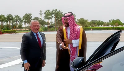 ملك الأردن يغادر نيوم وولي العهد في مقدمة مودعيه