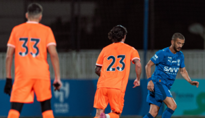 الهلال يعزز قوته أمام الرياض بدكة قوية