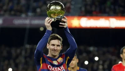 جميع لاعبو برشلونة الفائزون بالكرة الذهبية