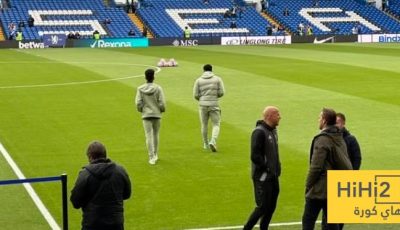 ليفربول يصل ملعب تشيلسي قبل القمة