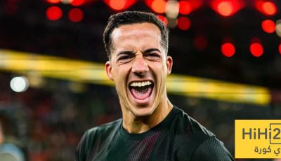لوكاس فاسكيز يلعب بذكاء مع باير ليفركوزن