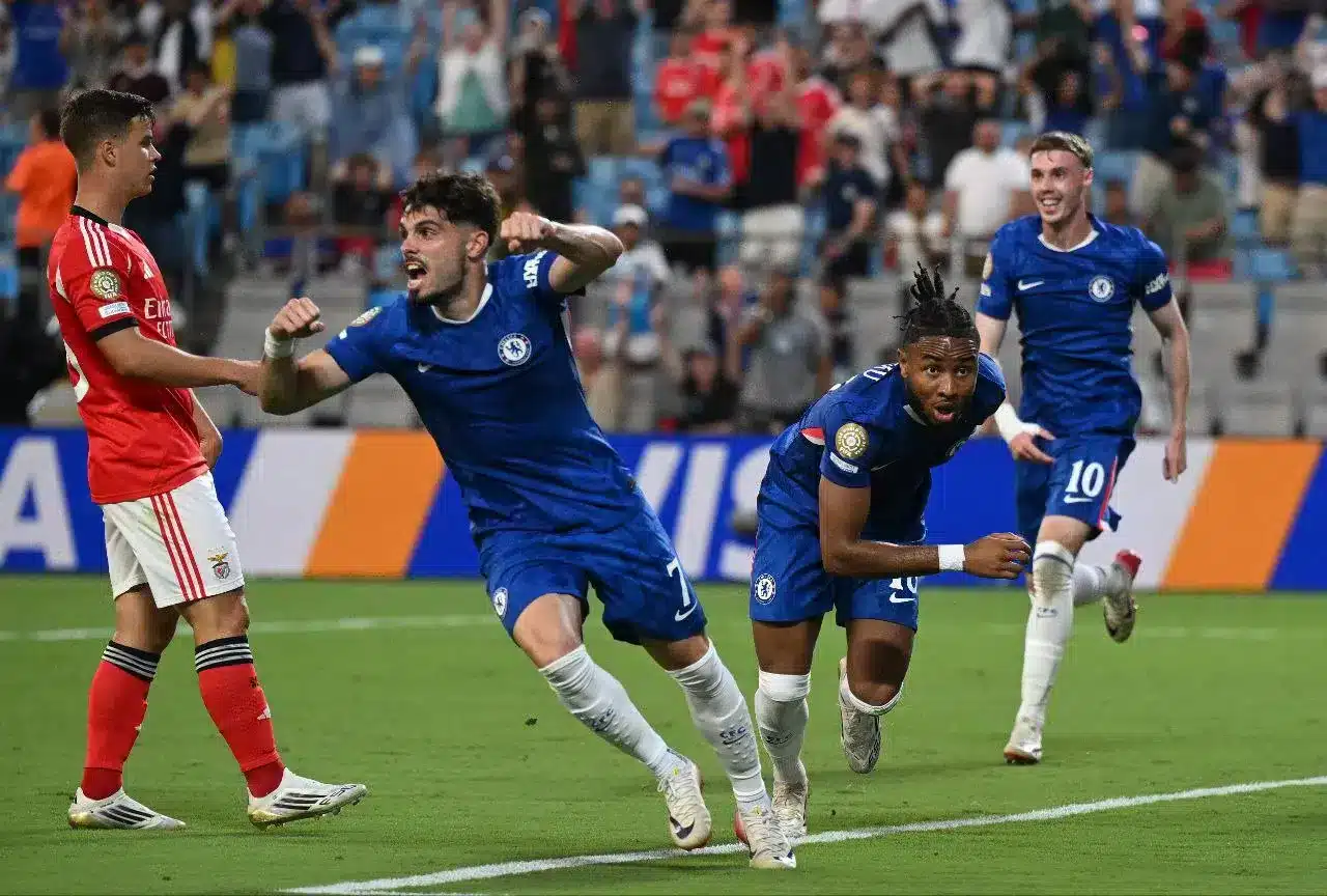 برشلونة يستهدف بيدرو نيتو.. ومطالب تشيلسي تعرقل الصفقة