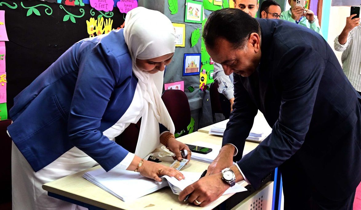 رئيس الوزراء يدلي بصوته في انتخابات مجلس النواب…
