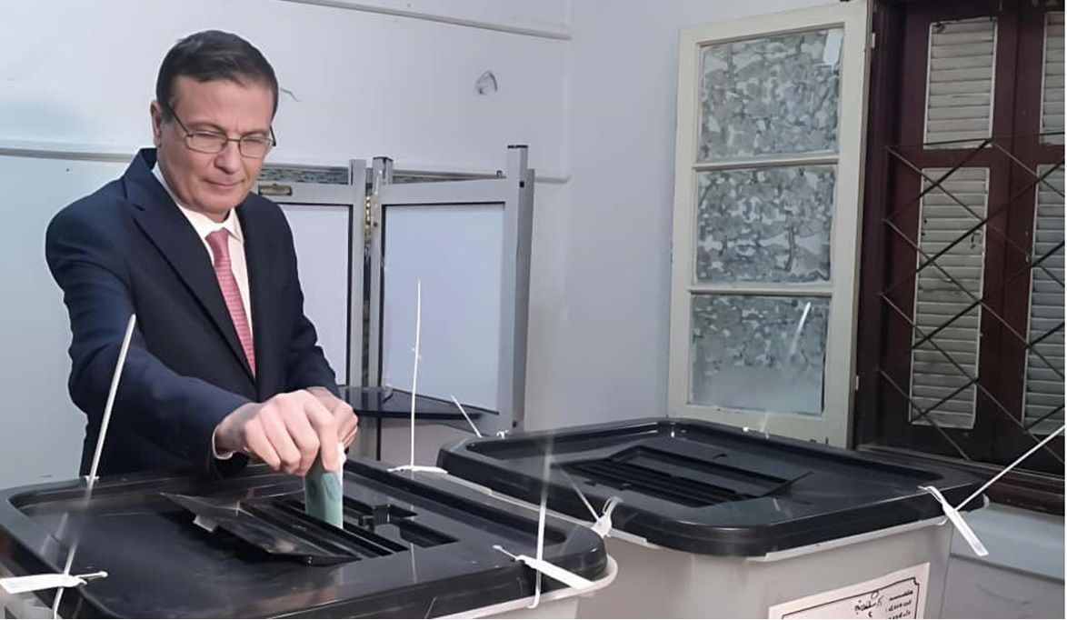 وزير الزراعة يدلي بصوته في انتخابات مجلس النواب بالإسكندرية وي…