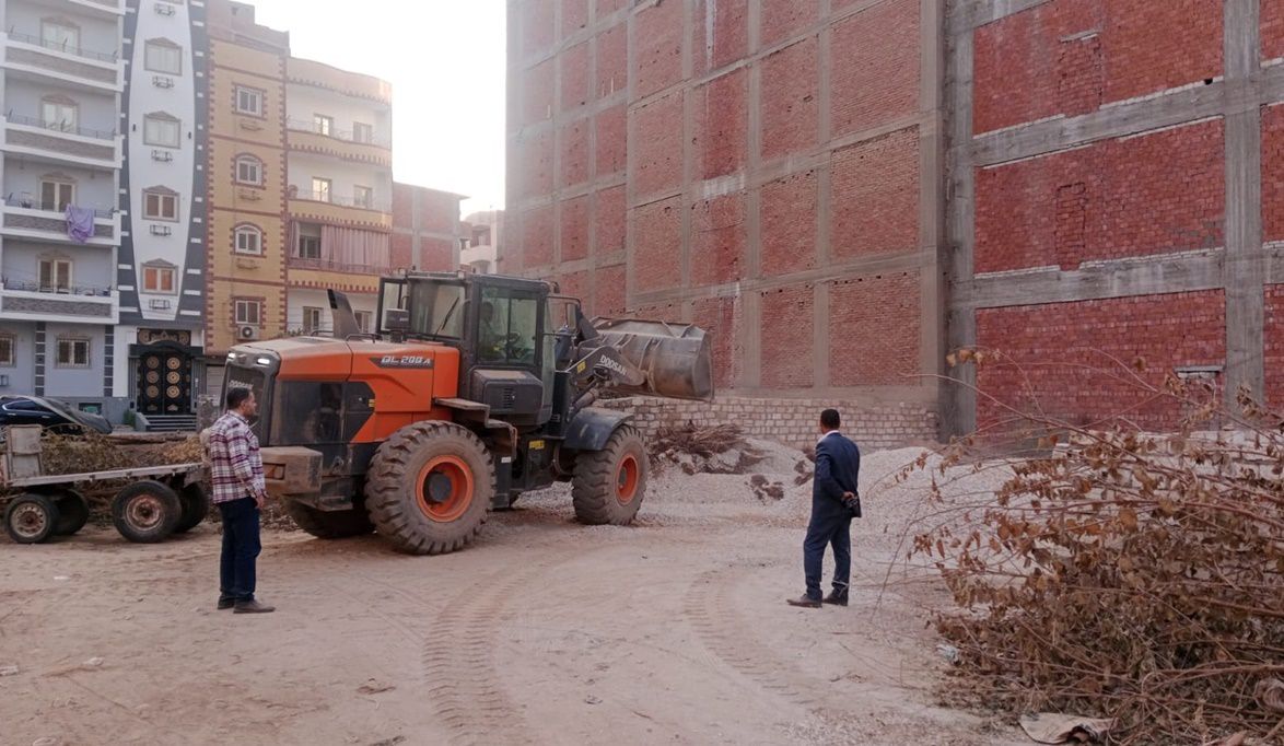 الوحدة المحلية لمركز بني سويف تواصل جهودها في النظافة وإزالة ا…