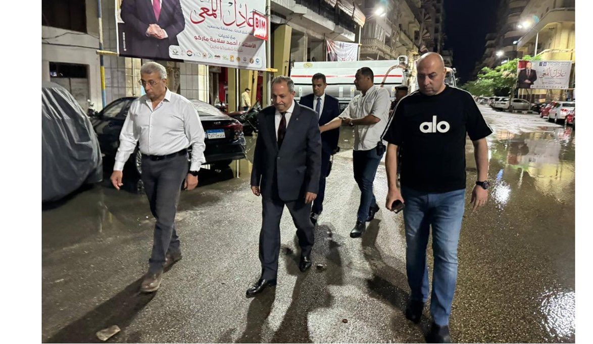 محافظ بورسعيد يتابع ميدانيًا جهود سحب وشفط المياه بالمحافظة…