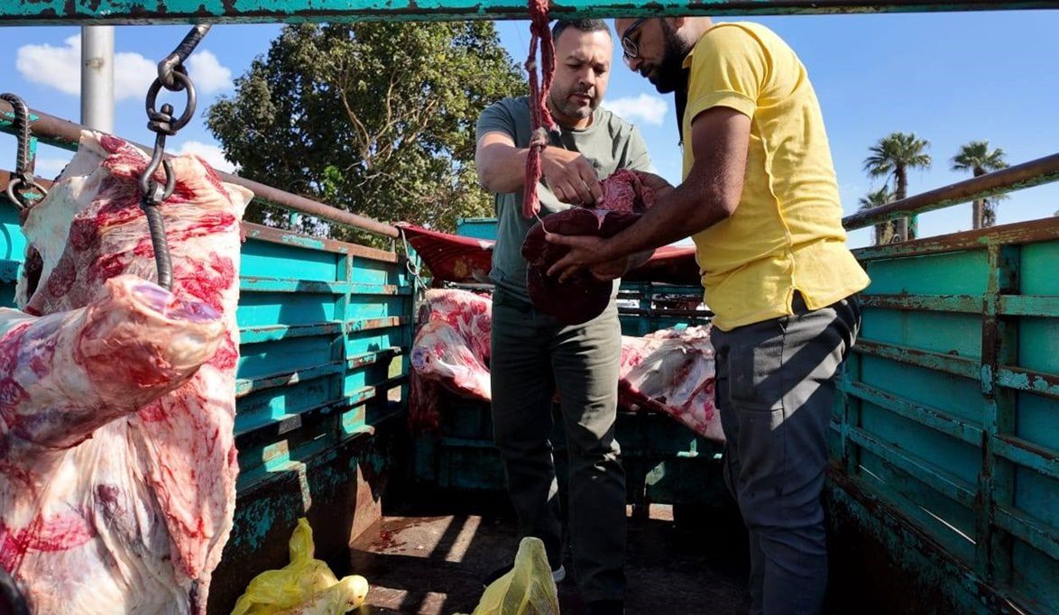 لحوم مكشوفة ورخصة منتهية.. كيف تصدى محافظ الإسماعيلية للتهديد …