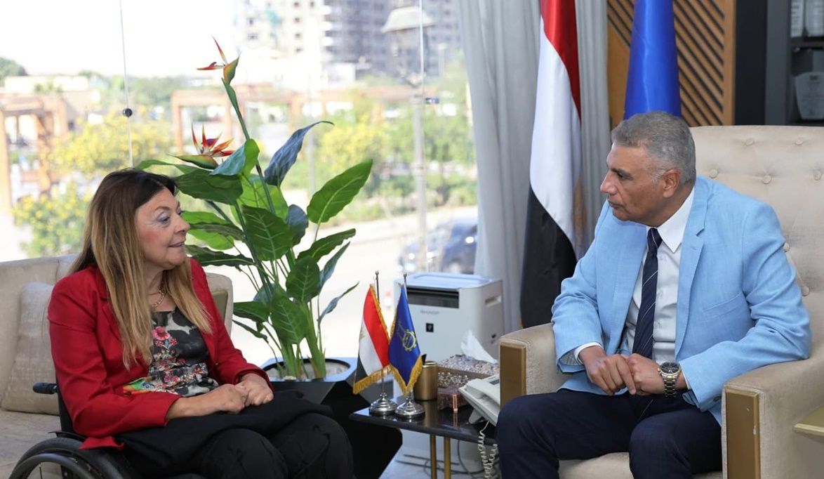 محافظ أسوان يستقبل المشرف العام للقومي للأشخاص ذوي الإعاقة لتع…