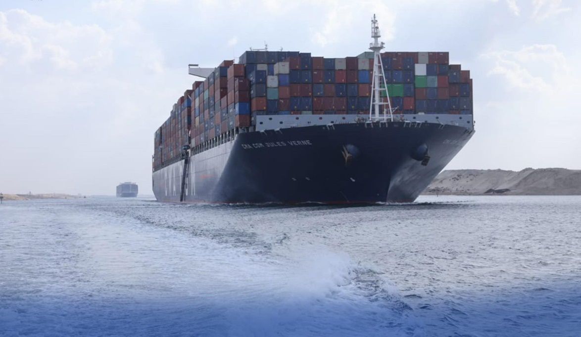 قناة السويس جاهزة لاستقبال سفن الحاويات العملاقة وتتابع عبورها…