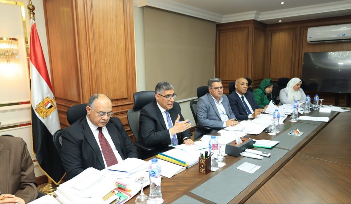 محافظ الجيزة يترأس لجنة اختيار مديري عموم الإدارات ويشدد على ا…