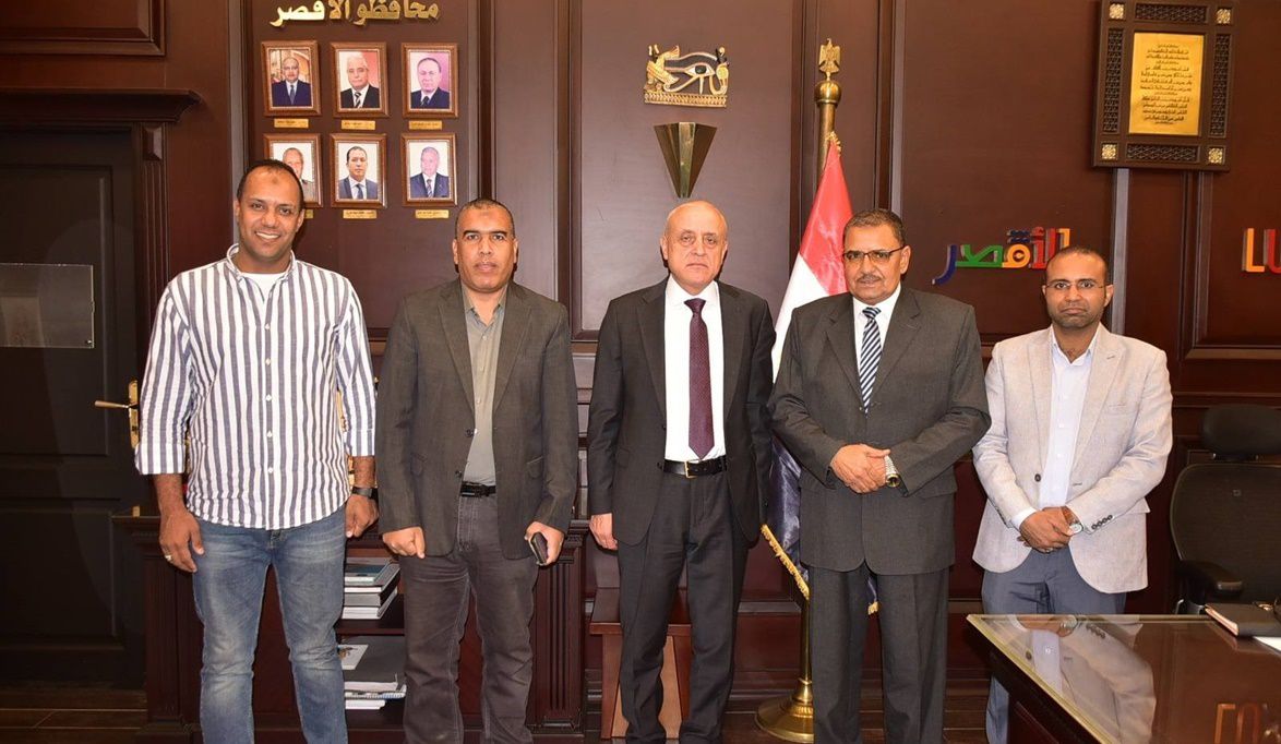 محافظ الأقصر يؤكد دعم تطوير خدمات المياه والصرف الصحي في المحا…