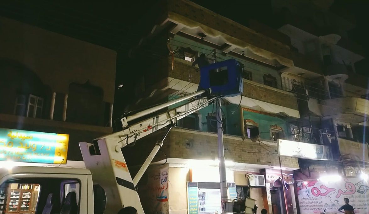 استمرار صيانة وتركيب كشافات جديدة لتعزيز كفاءة ال…