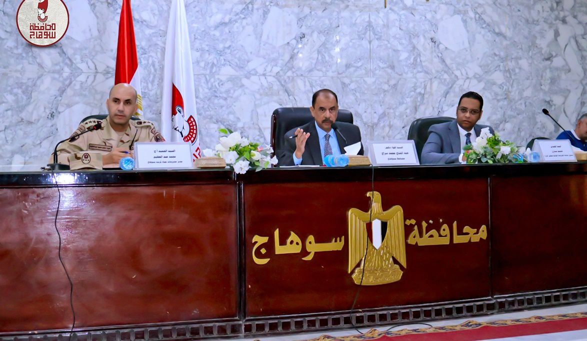 محافظ سوهاج يترأس الاجتماع الدوري لمتابعة تنفيذ مشروعات المباد…