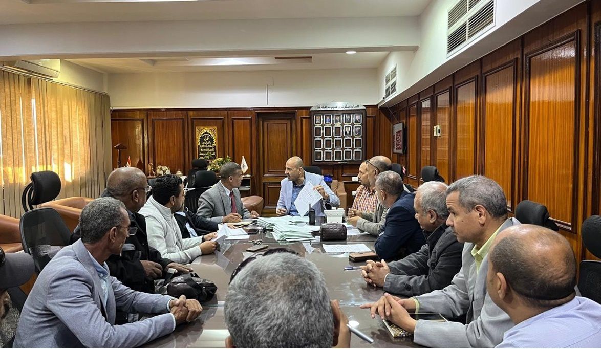 محافظ قنا يكلف السكرتير العام بمتابعة الموجة 27 لإزالة التعديا…