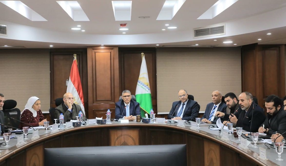 محافظ الجيزة يناقش المراحل النهائية للمخطط التفصيلي لعزبة الصف…