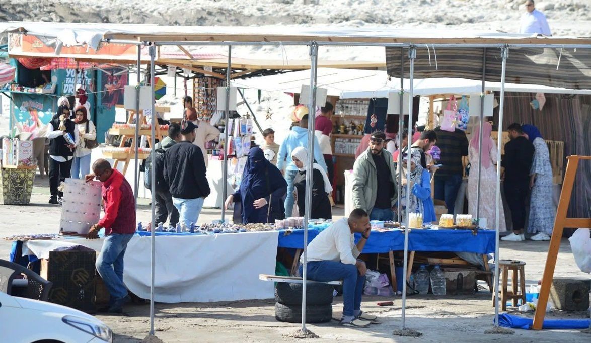 سوق الأوت ليت وسوق الأسماك يشهدان إقبالاً واسعاً من المتسوقين …