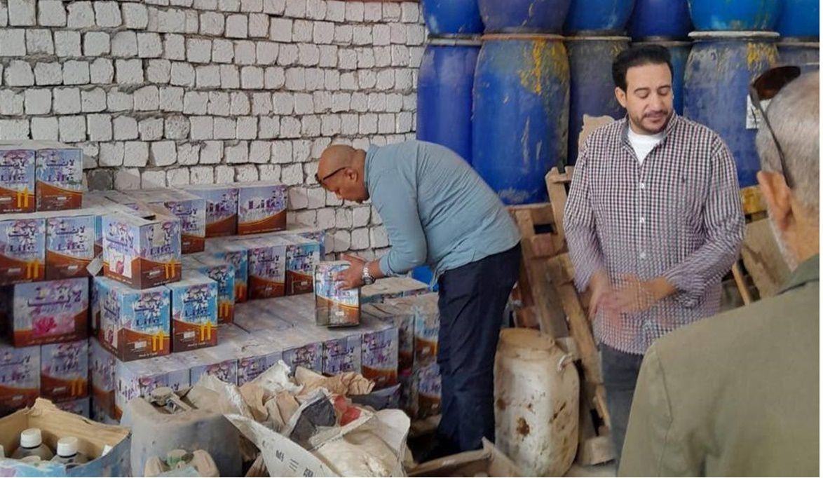 ضبط مصنع منظفات بدون ترخيص وتحرير 232 مخالفة متن…