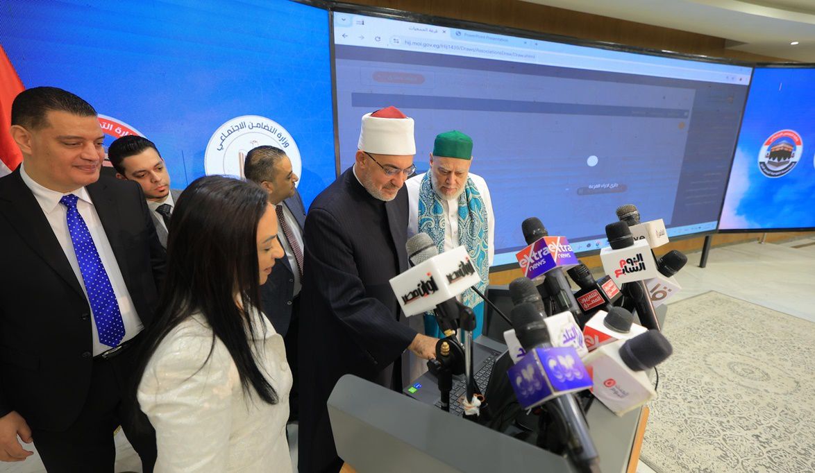 وزيرة التضامن الاجتماعي تشهد إجراء القرعة الإلكترونية لاختيار …