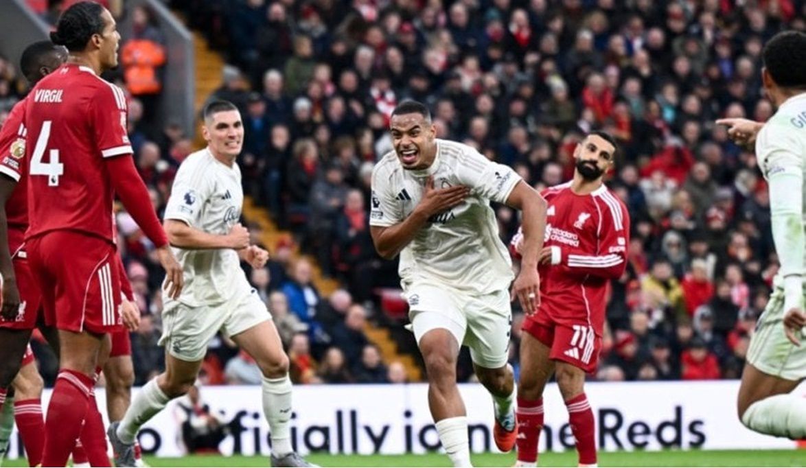 ليفربول يسقط بثلاثية أمام نوتنجهام فورست في مباراة صلاح رقم 30…