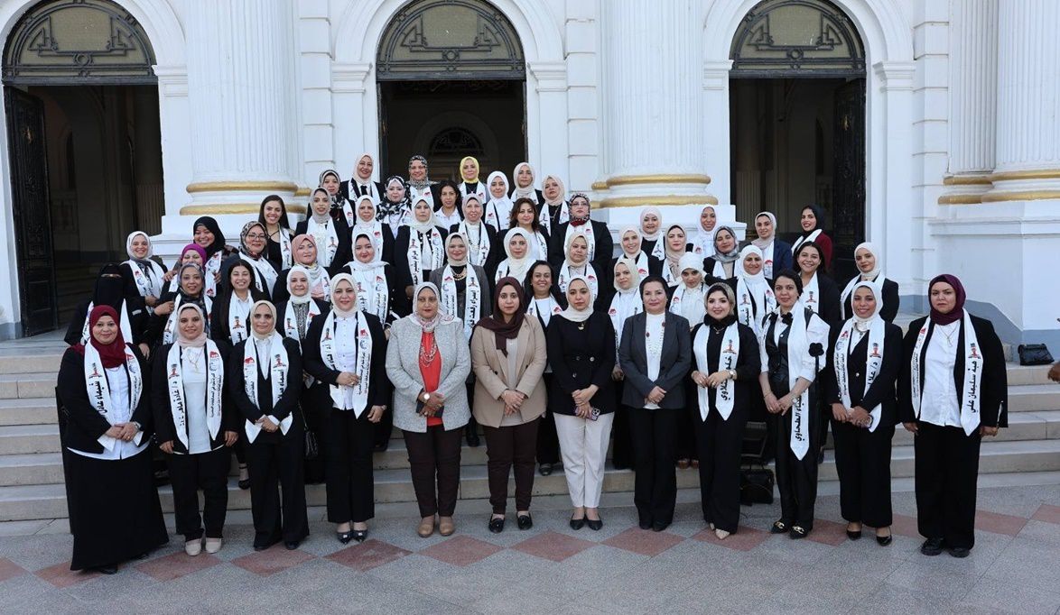 المرأة تقود.. محافظ المنيا يكرم الدفعة الرابعة ويحتفل بتمكين ا…