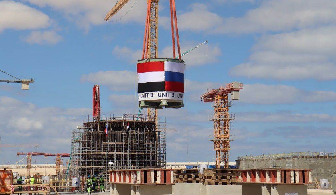 لماذا اختارت مصر المفاعل الروسي؟ رئيس هيئة الطاقة الذرية الأسب…