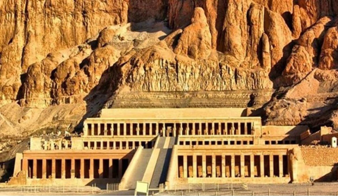 وزارة الأثار تكشف حقيقة إنشاء مبنى خرساني جديد بمنطقة الدير ال…