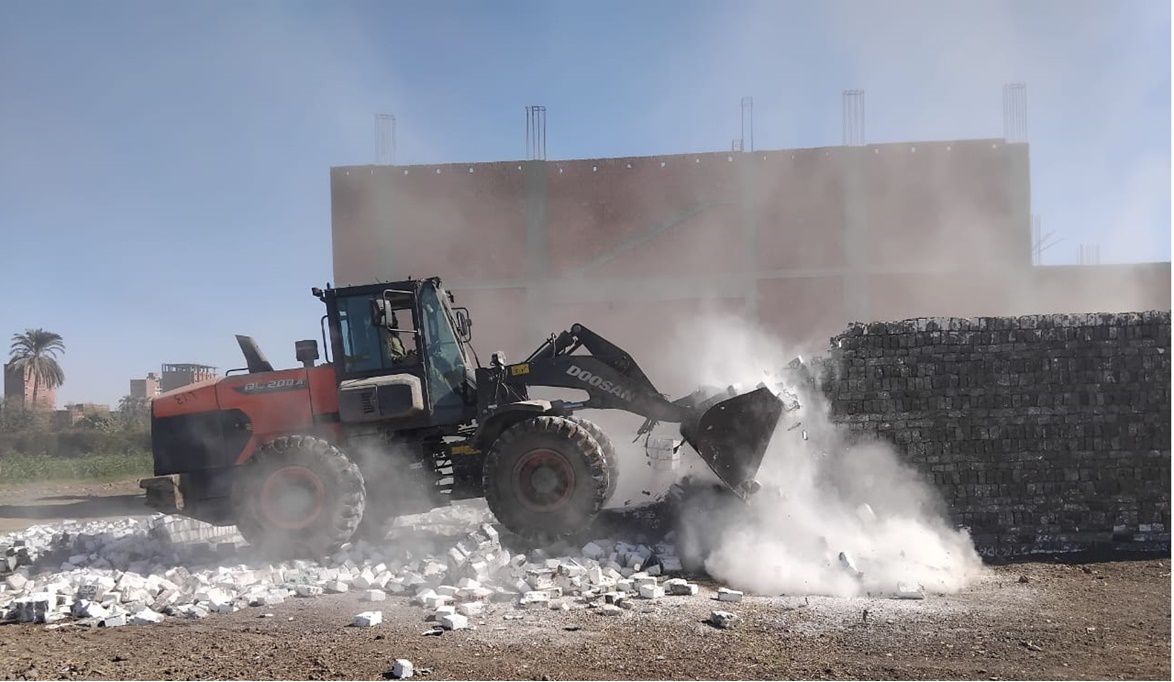 جهود مكثفة بمدينة الفشن في إزالة التعديات وتحسين النظافة والخد…