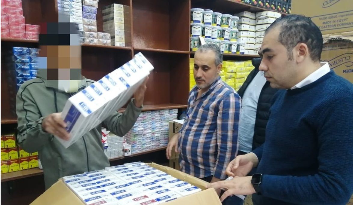ضبط 11 ألف و750 عبوة سجائر مهربة بشبين الكوم والتحفظ على المضب…