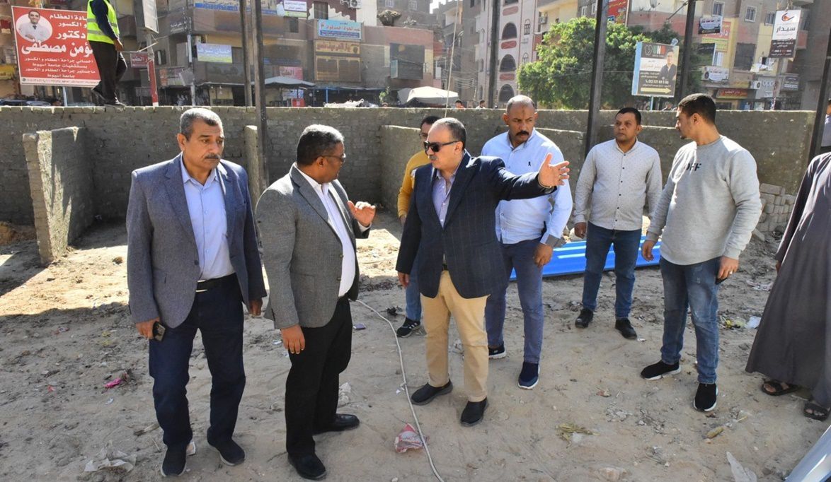 تعلن قرب تشغيل سوق أبنوب الحضري والمبنى الإداري بتكلفة …