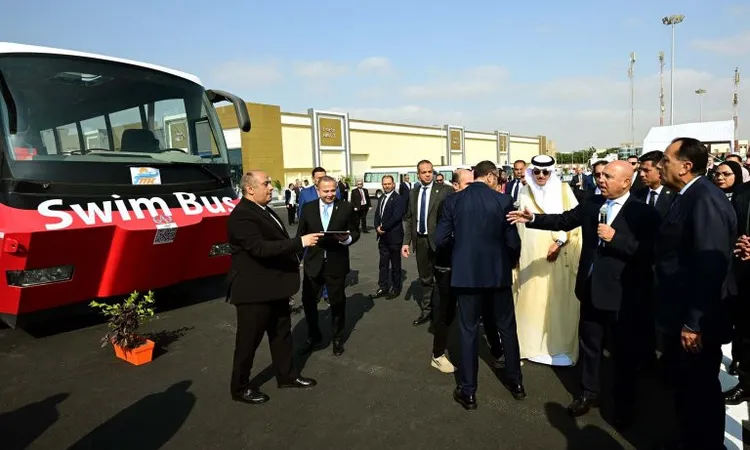 وزارة النقل تطلق أول أتوبيس برمائي محلي الصنع لتعزيز السياحة